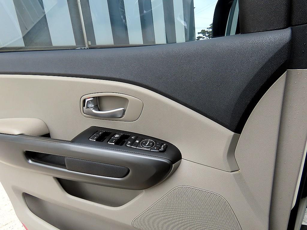 Kia Carnival — photo 12