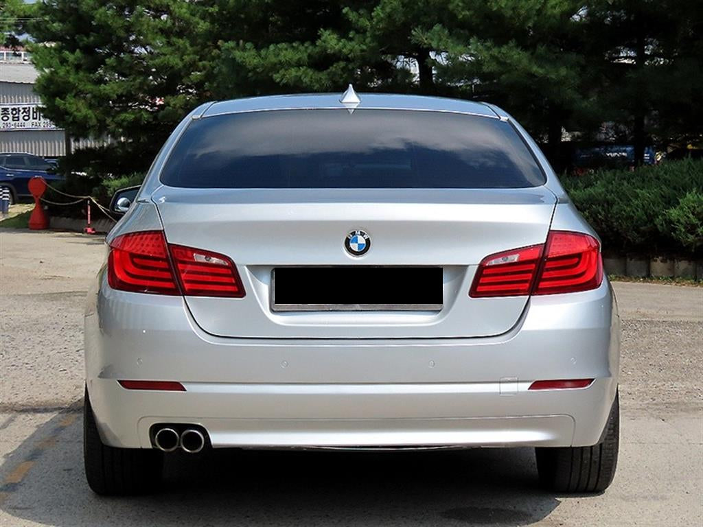BMW 5-Series — photo 04