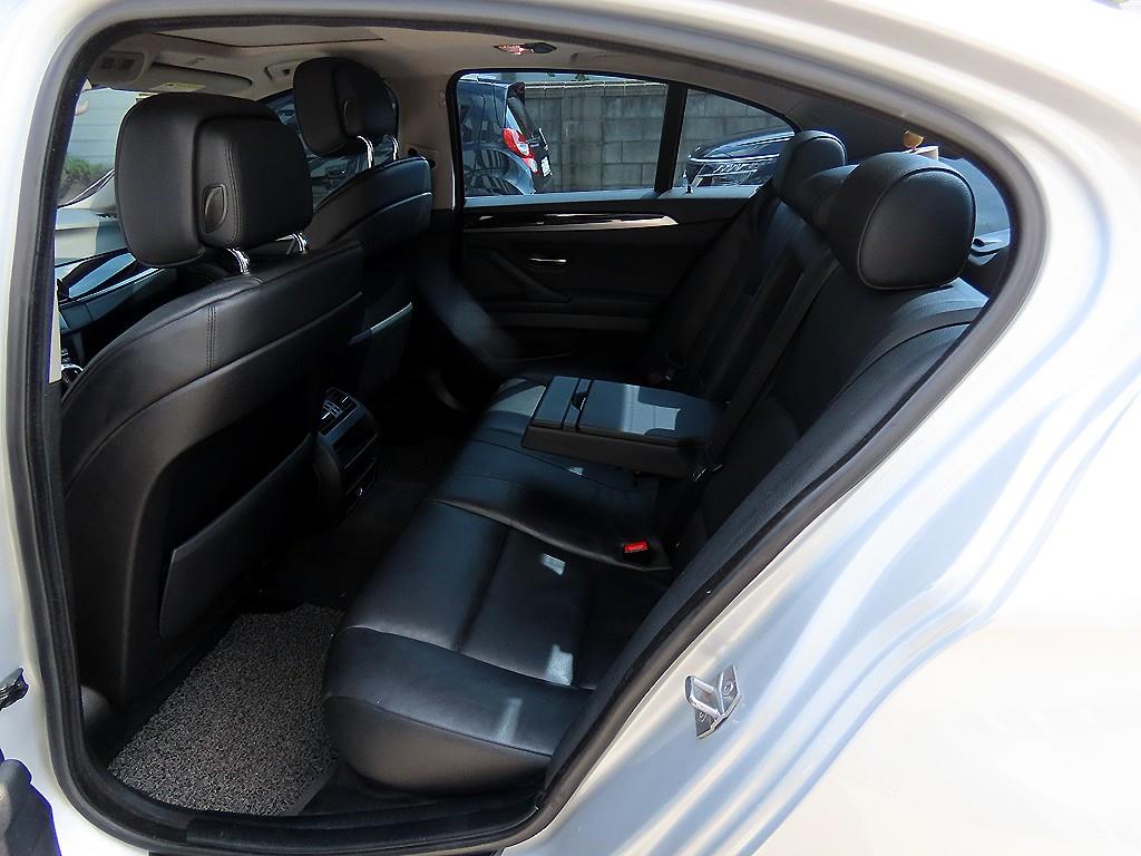 BMW 5-Series — photo 06
