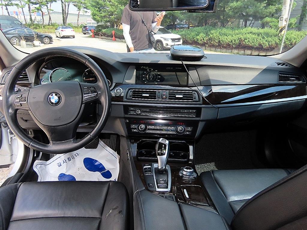BMW 5-Series — photo 07