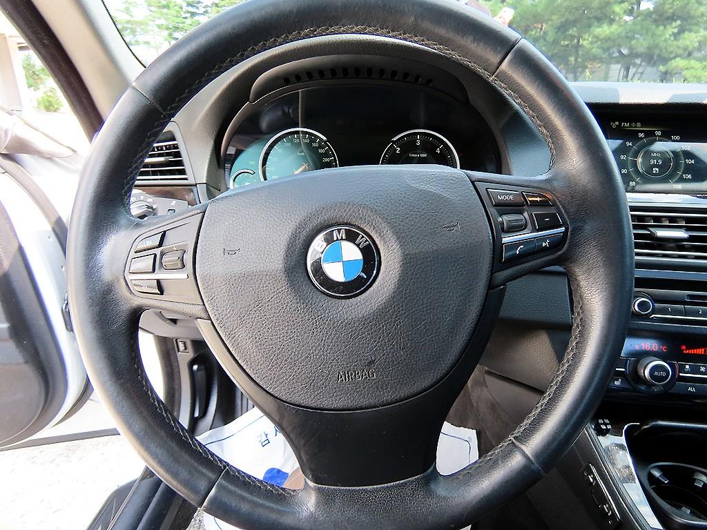 BMW 5-Series — photo 08