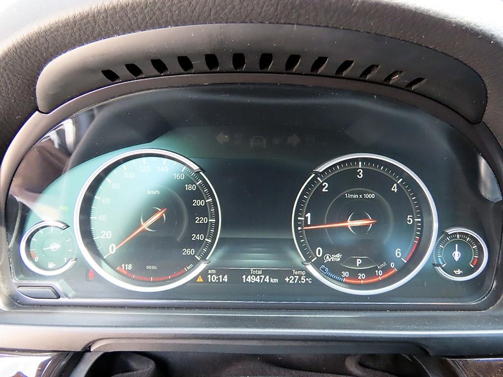 BMW 5-Series — photo 09