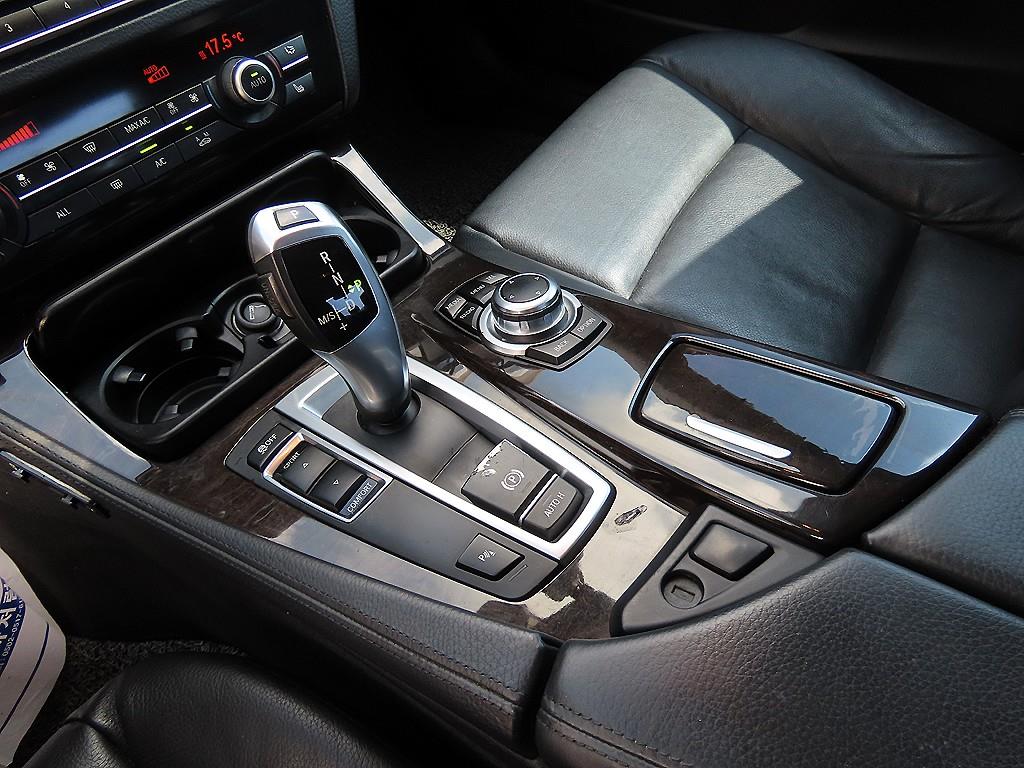 BMW 5-Series — photo 11