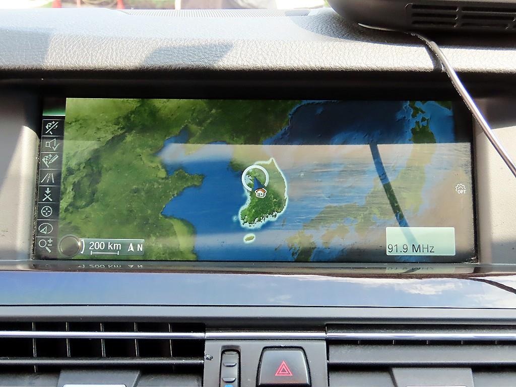 BMW 5-Series — photo 14