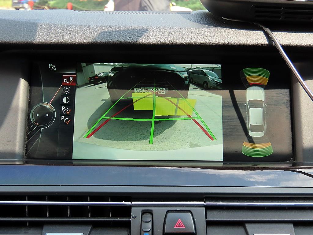 BMW 5-Series — photo 15