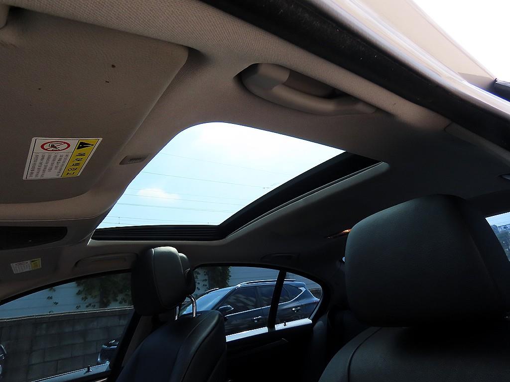 BMW 5-Series — photo 18