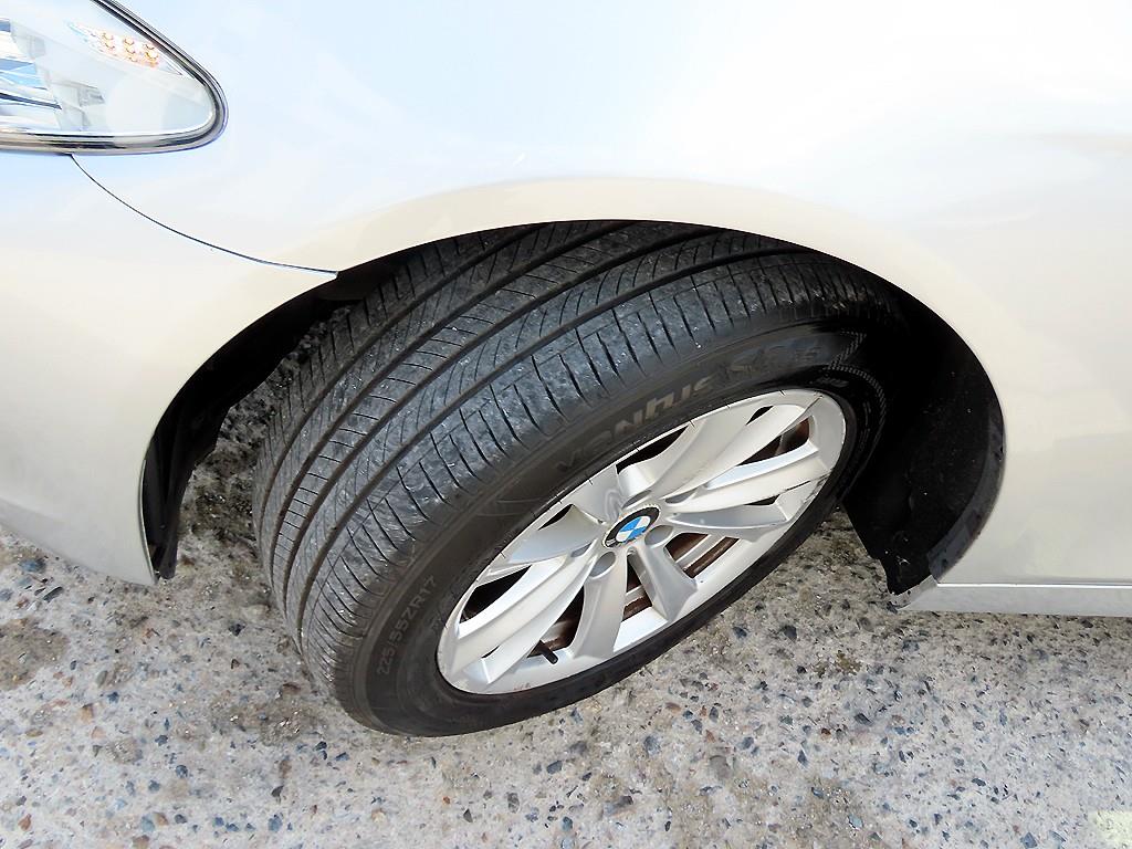 BMW 5-Series — photo 20