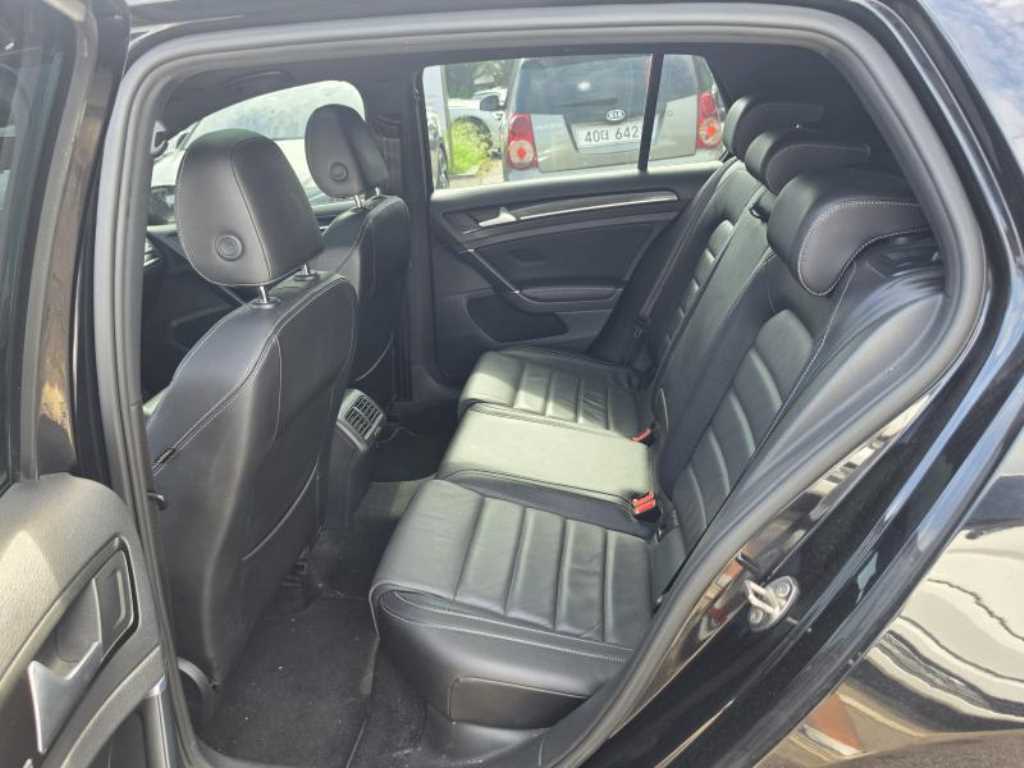 Volkswagen Golf — photo 12