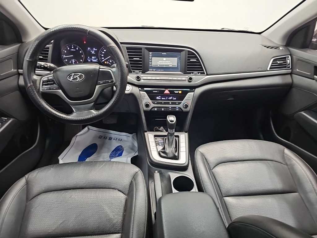 Hyundai Avante — photo 07