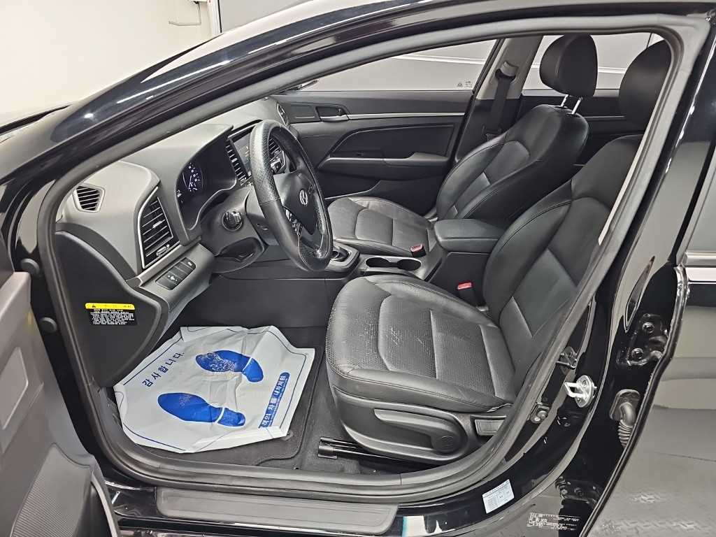 Hyundai Avante — photo 11