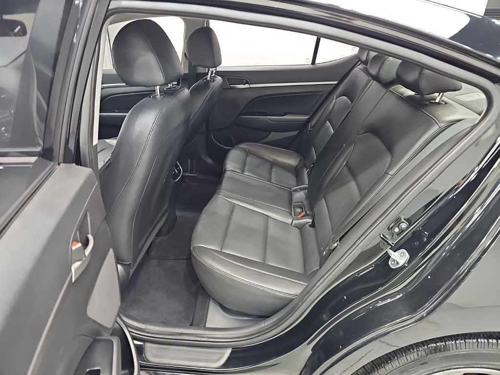 Hyundai Avante — photo 12