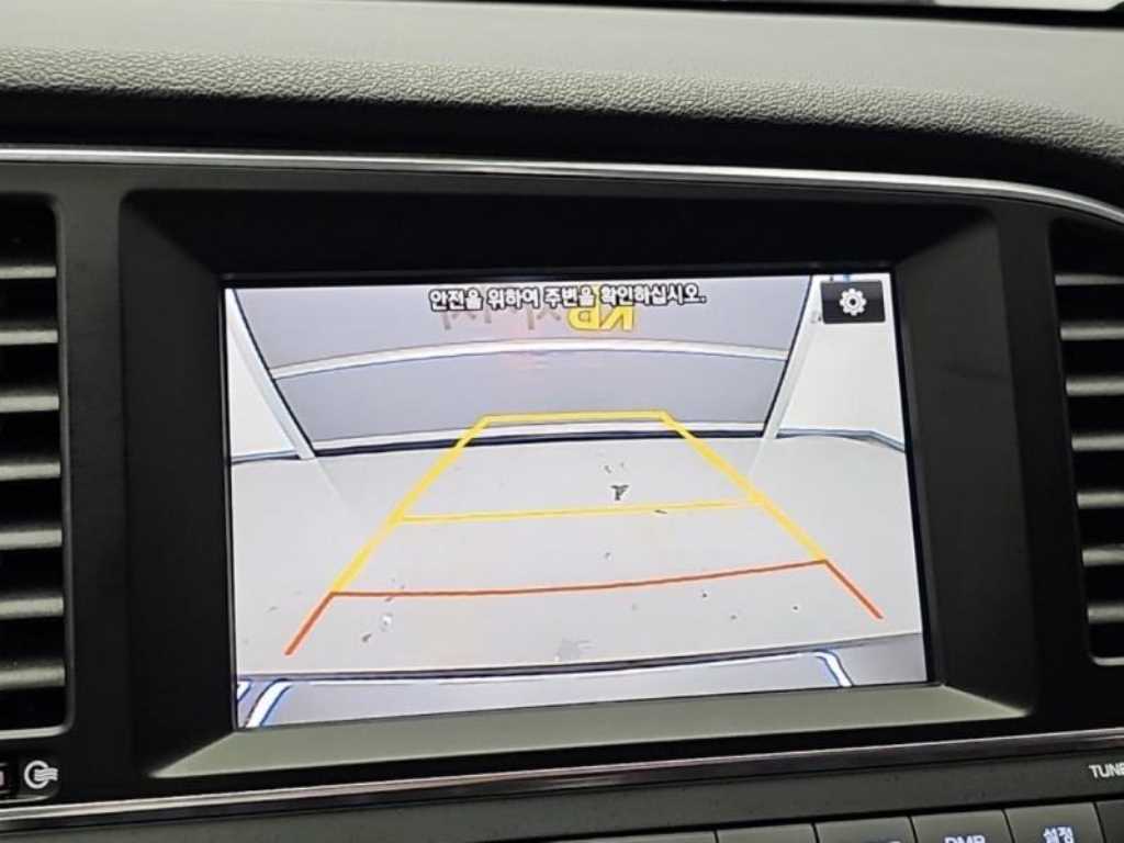Hyundai Avante — photo 14