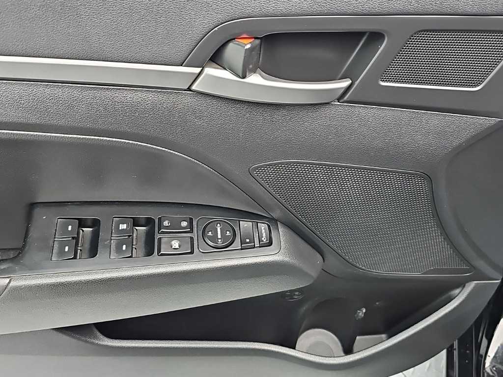 Hyundai Avante — photo 15