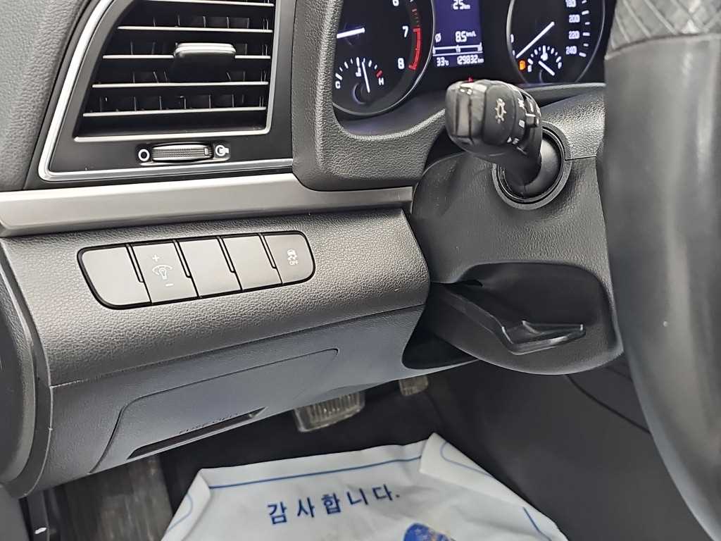 Hyundai Avante — photo 16
