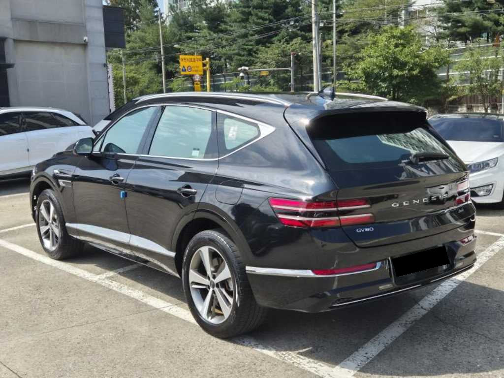 Genesis GV80 — photo 04