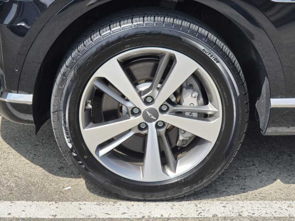 Genesis GV80 — photo 07