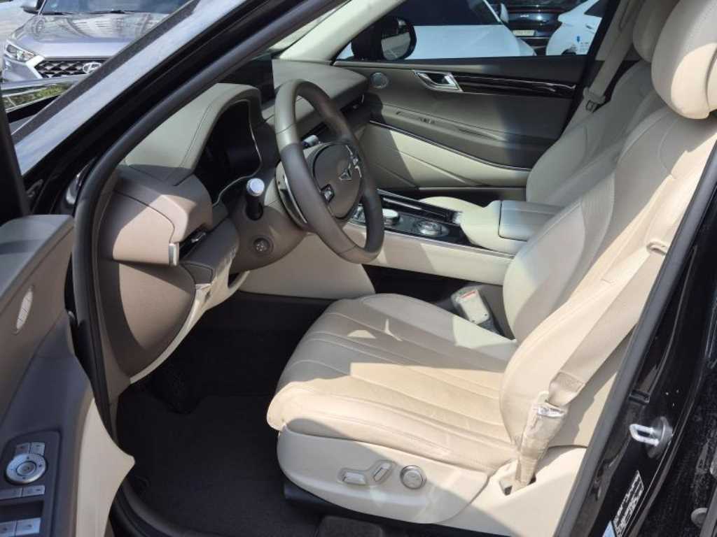Genesis GV80 — photo 12