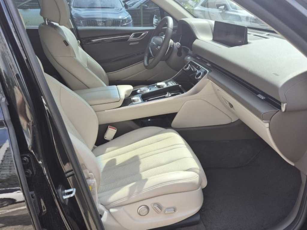 Genesis GV80 — photo 14