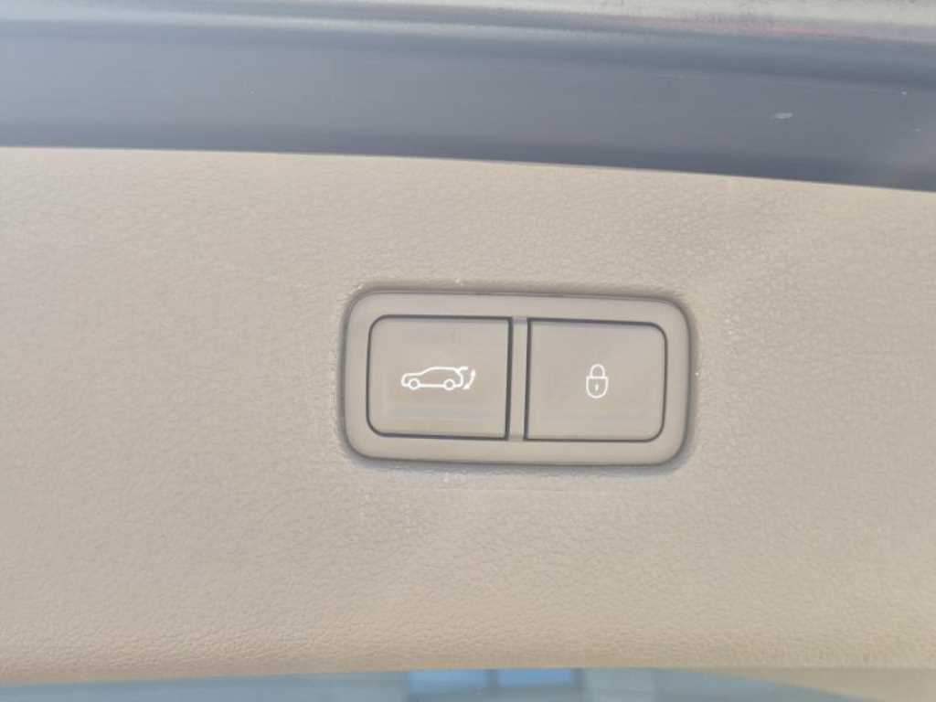 Genesis GV80 — photo 19