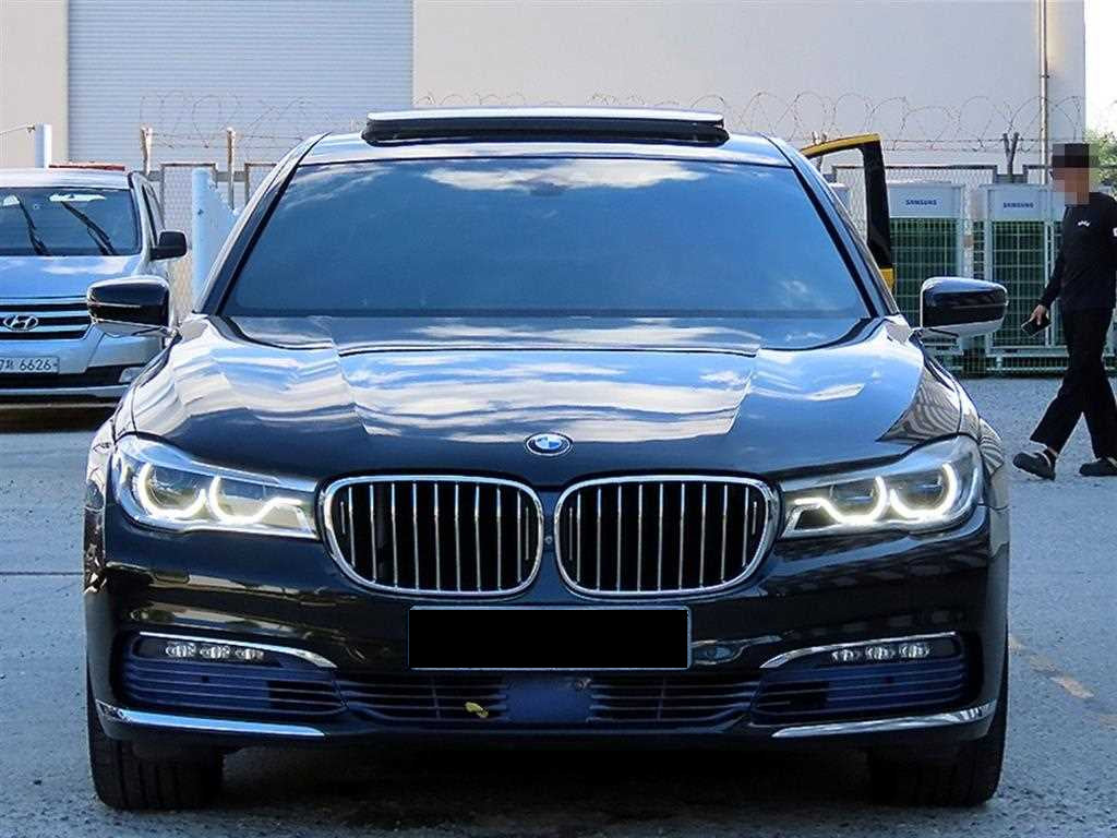 BMW 7-Series — photo 01