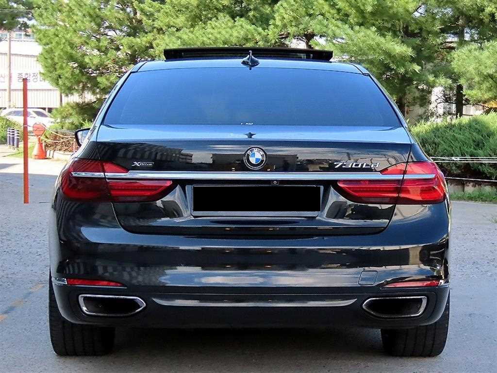 BMW 7-Series — photo 04