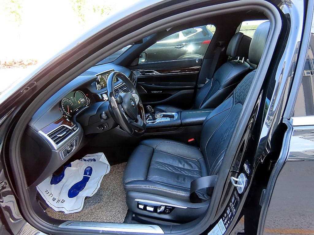 BMW 7-Series — photo 05