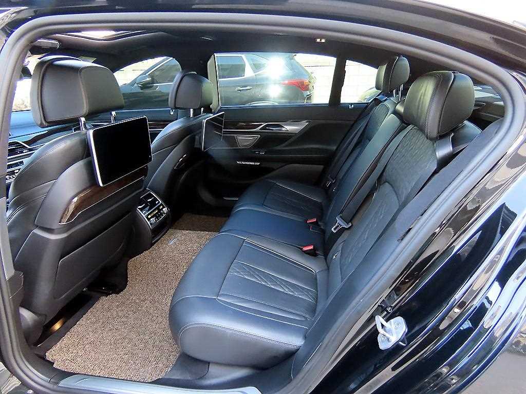 BMW 7-Series — photo 06
