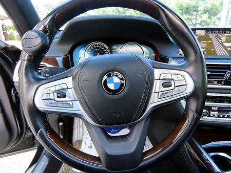 BMW 7-Series — photo 08