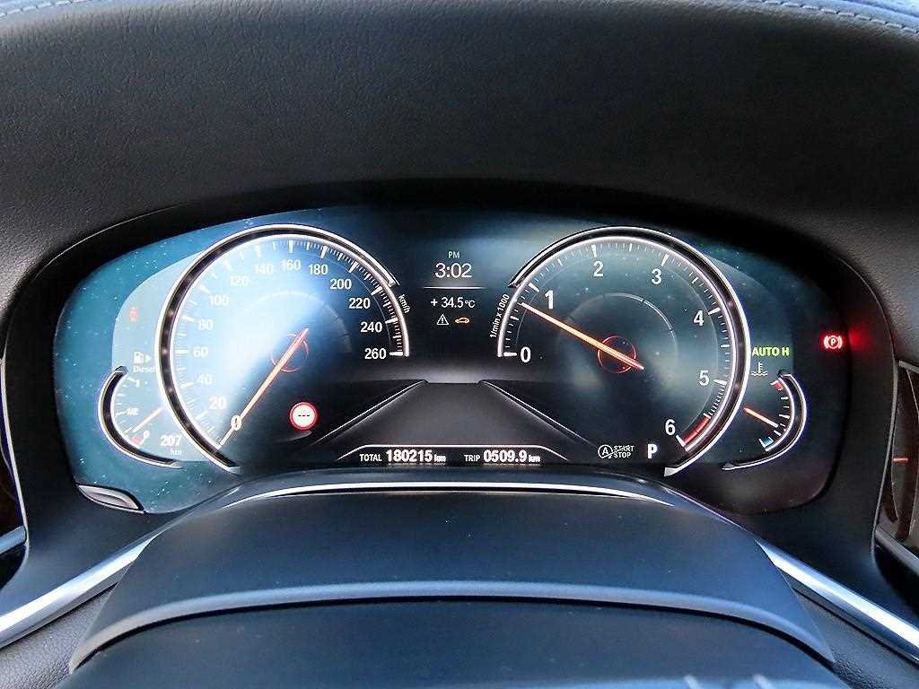 BMW 7-Series — photo 09