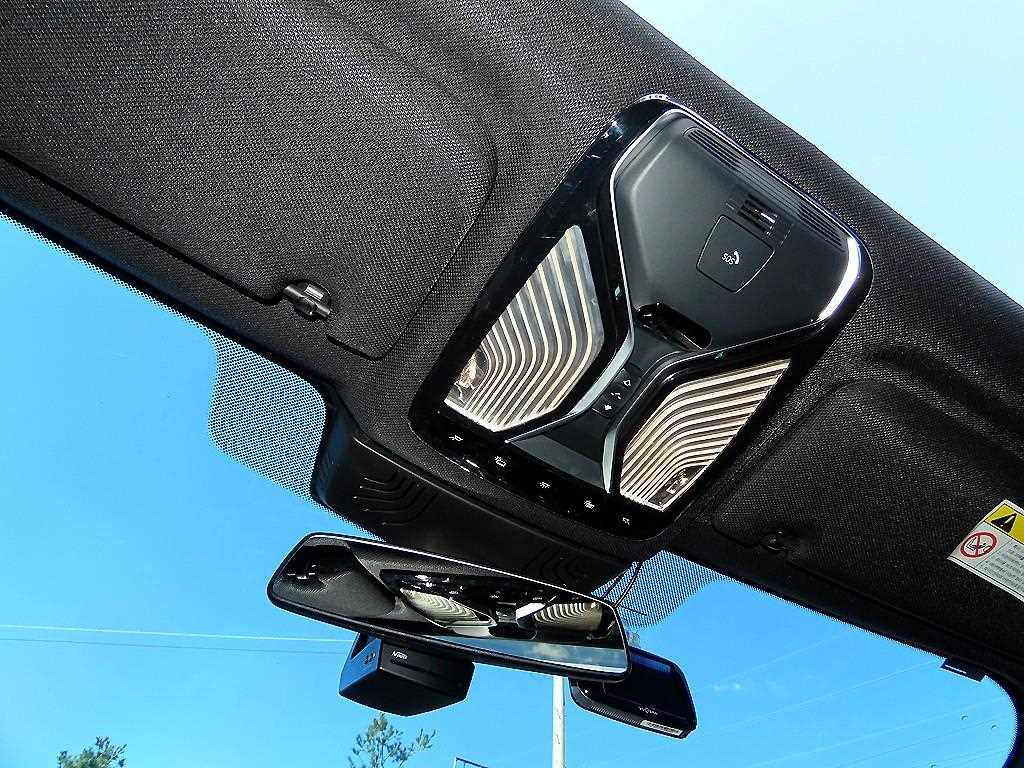 BMW 7-Series — photo 15