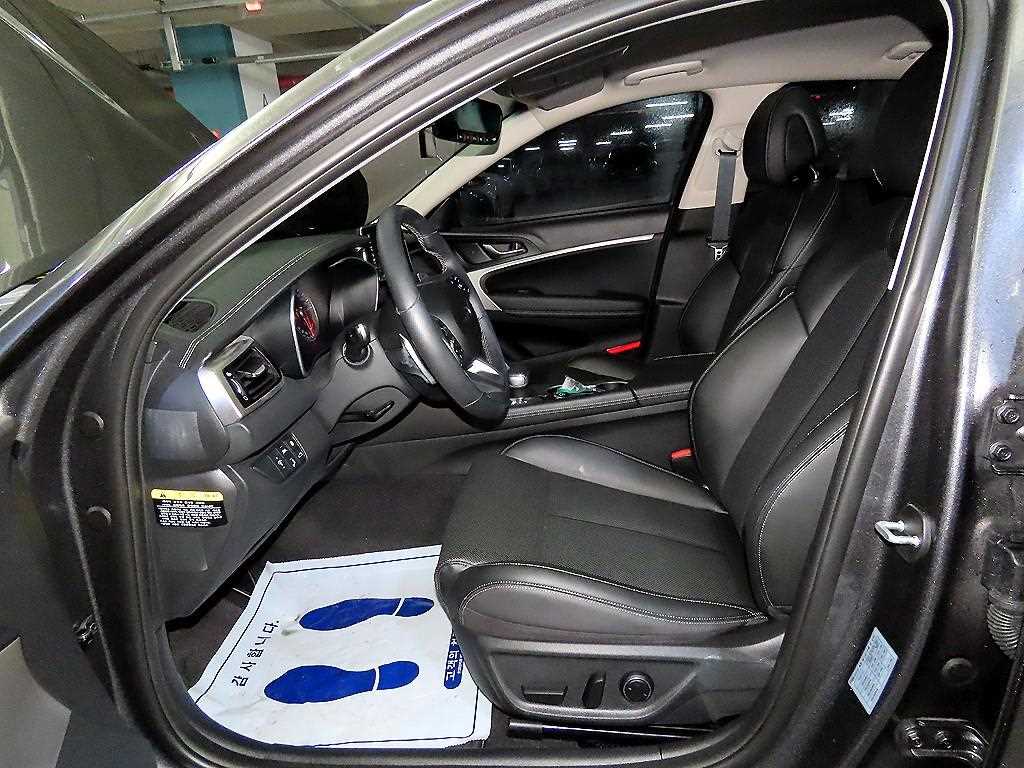 Genesis G70 — photo 06