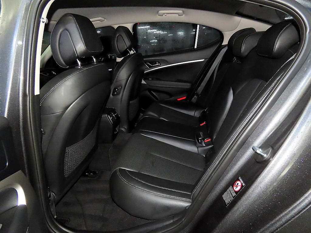 Genesis G70 — photo 07