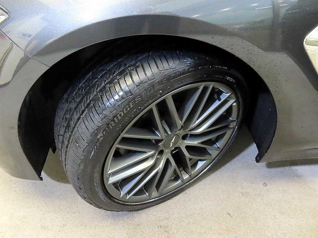Genesis G70 — photo 20