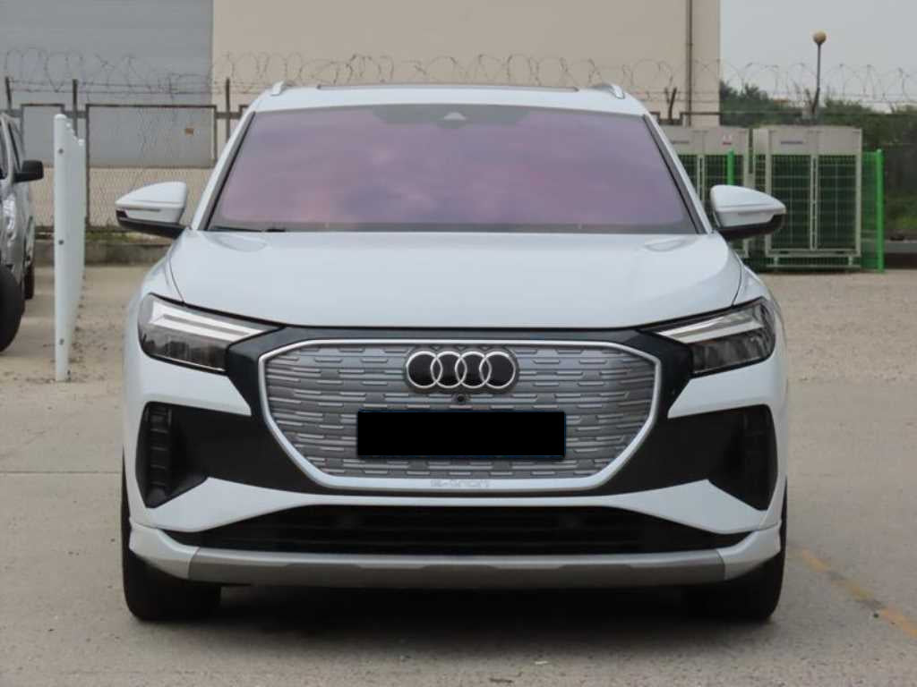 Audi Q4 e-tron — photo 02
