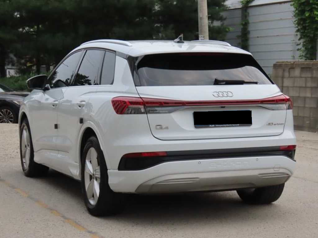 Audi Q4 e-tron — photo 03