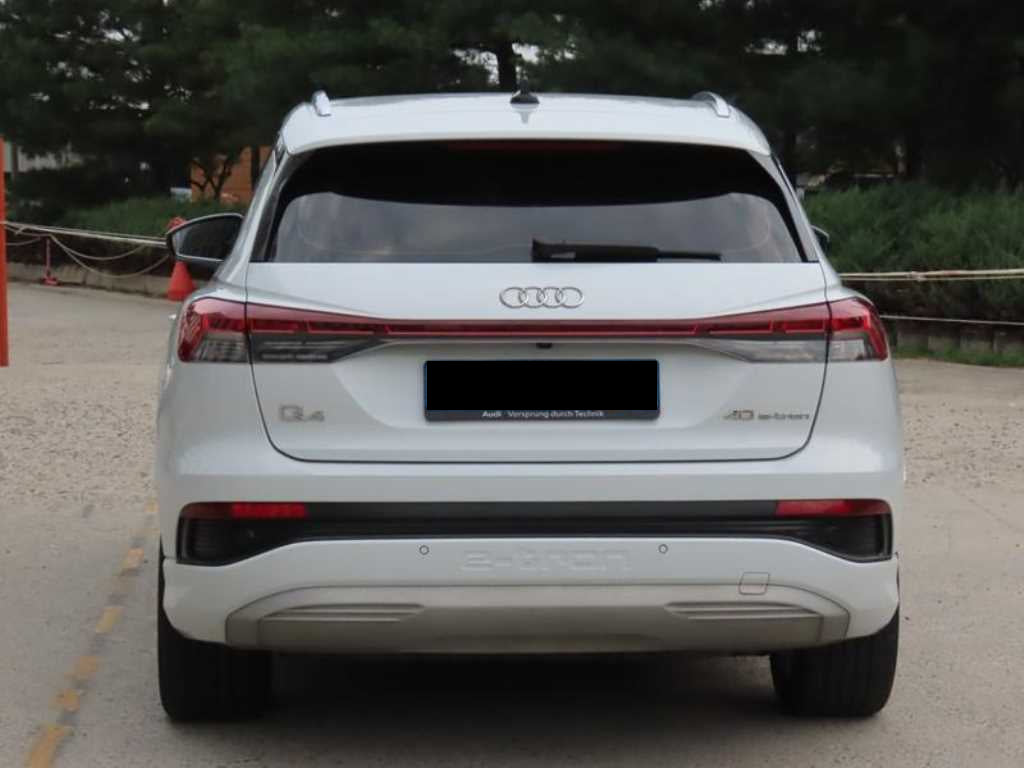 Audi Q4 e-tron — photo 04