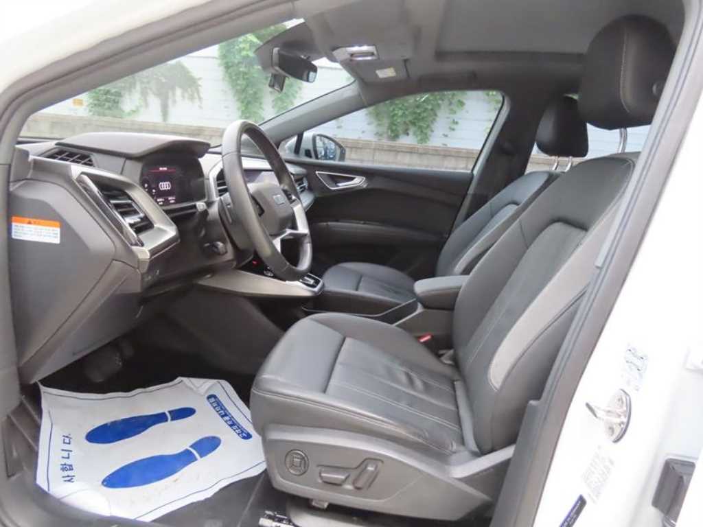 Audi Q4 e-tron — photo 07