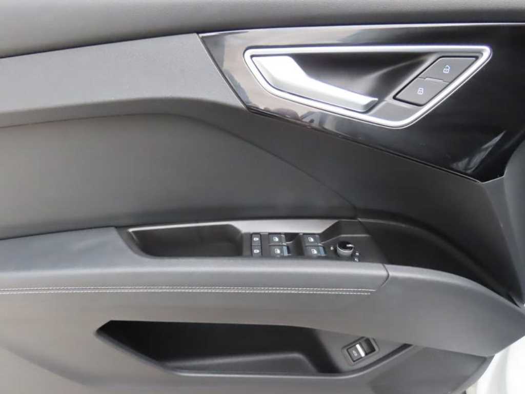 Audi Q4 e-tron — photo 08