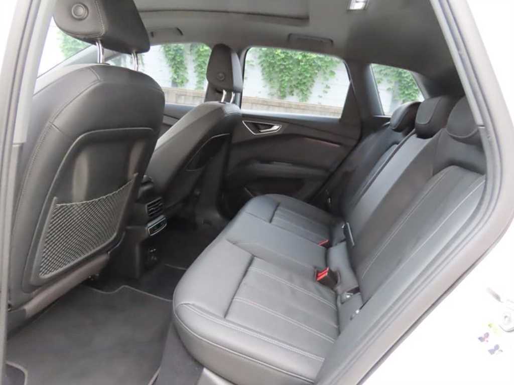 Audi Q4 e-tron — photo 09