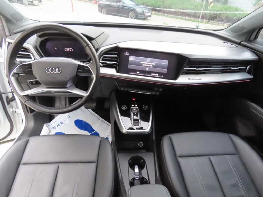Audi Q4 e-tron — photo 11