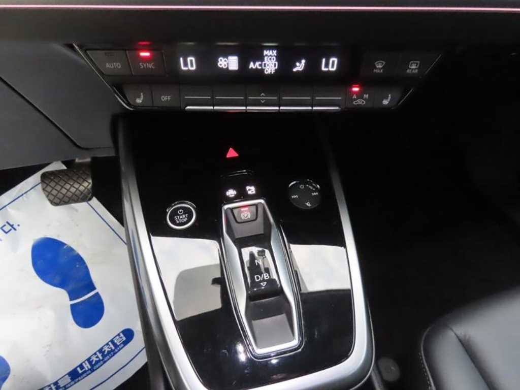 Audi Q4 e-tron — photo 16
