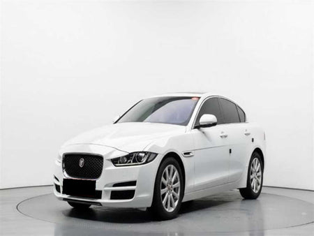 Jaguar XE — photo 01