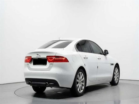 Jaguar XE — photo 02