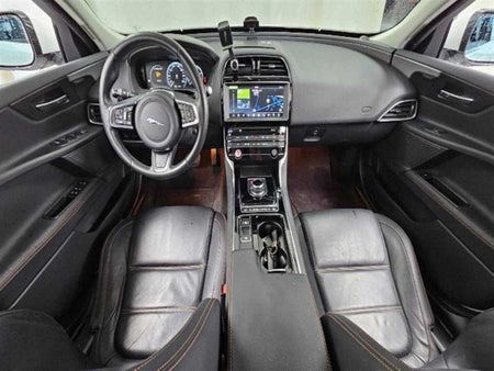 Jaguar XE — photo 07