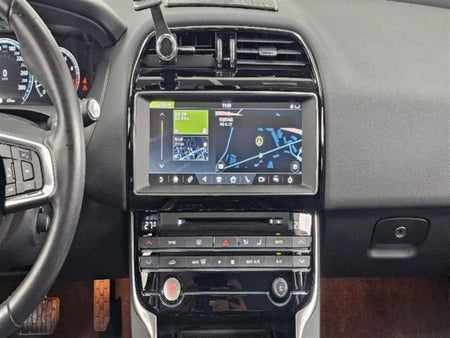 Jaguar XE — photo 14