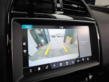 Jaguar XE — photo 15