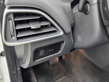 Jaguar XE — photo 17