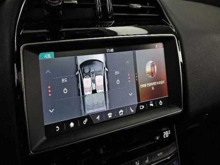 Jaguar XE — photo 18