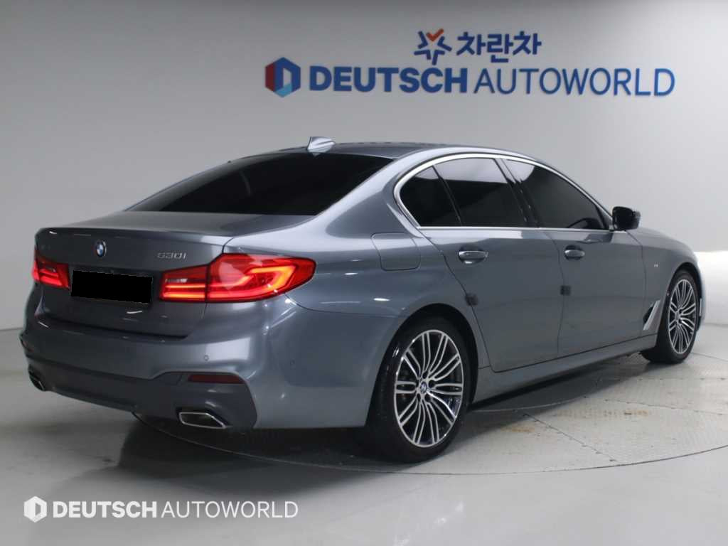 BMW 5-Series — photo 02