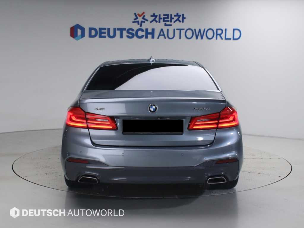 BMW 5-Series — photo 04
